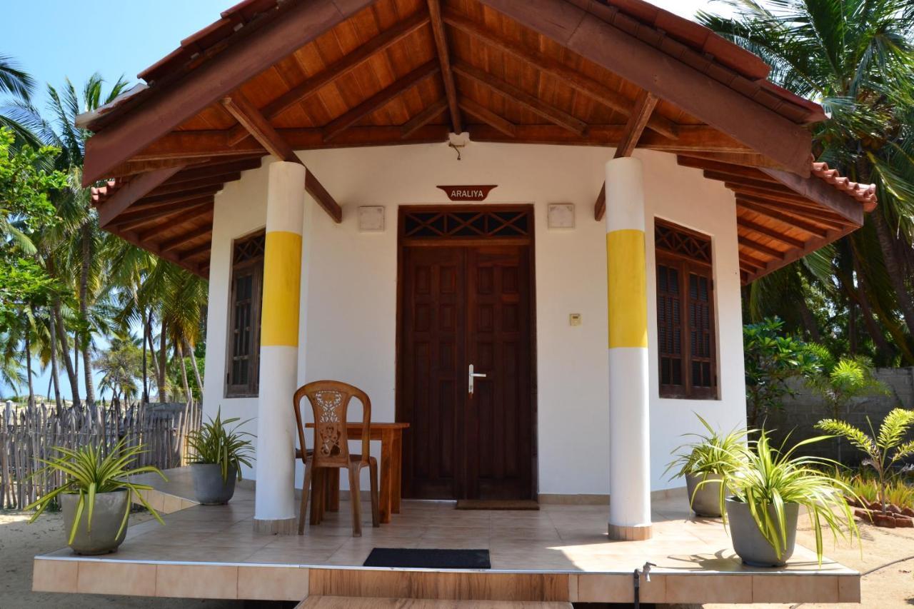 Nirukthie Beach Resort & Restaurant Kalpitiya Bagian luar foto
