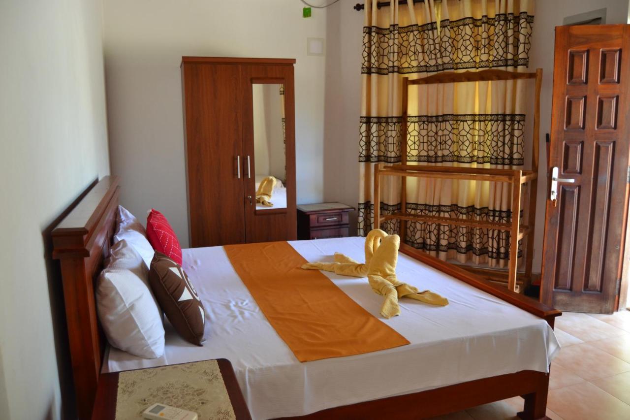 Nirukthie Beach Resort & Restaurant Kalpitiya Bagian luar foto