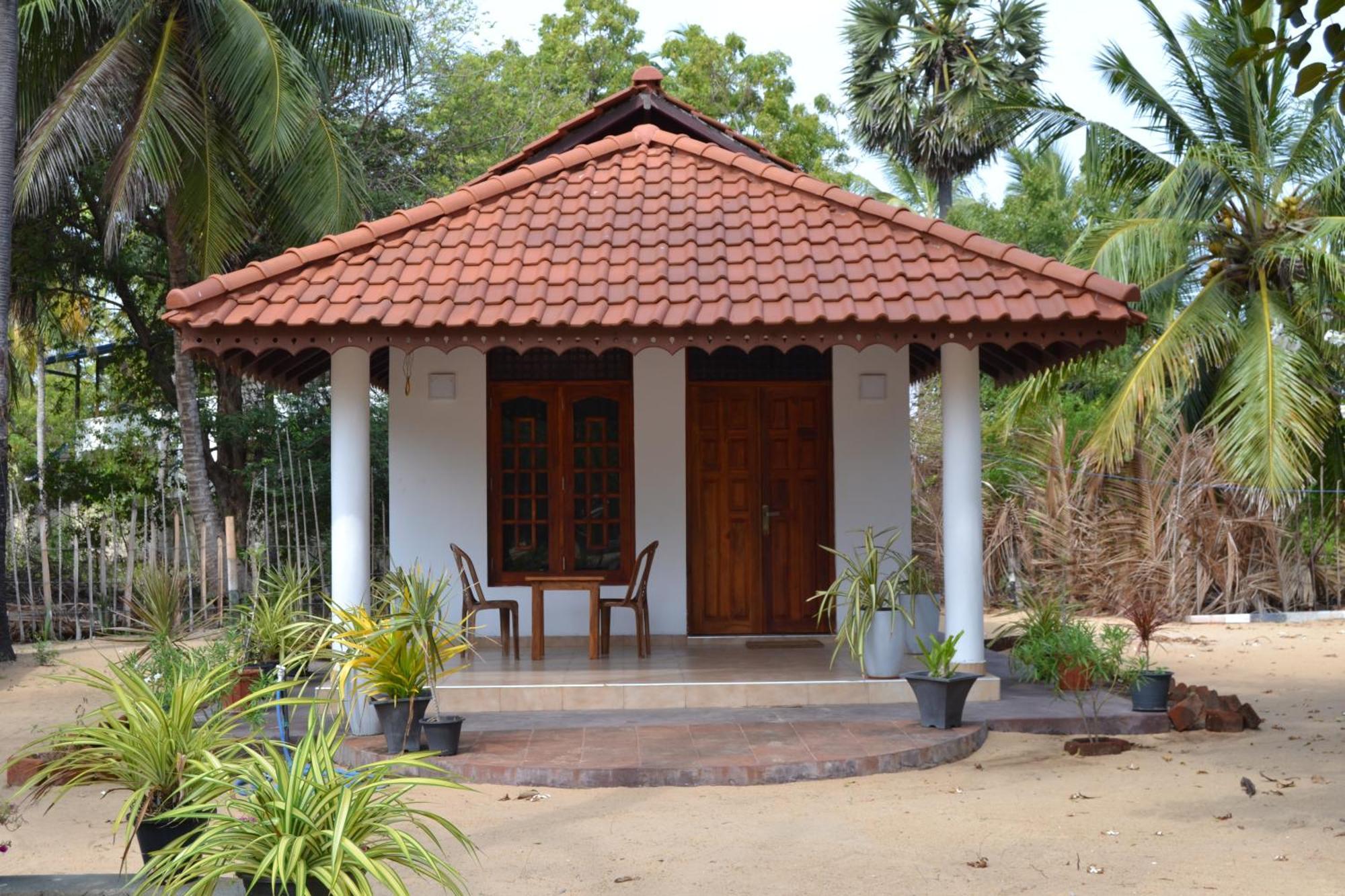 Nirukthie Beach Resort & Restaurant Kalpitiya Bagian luar foto