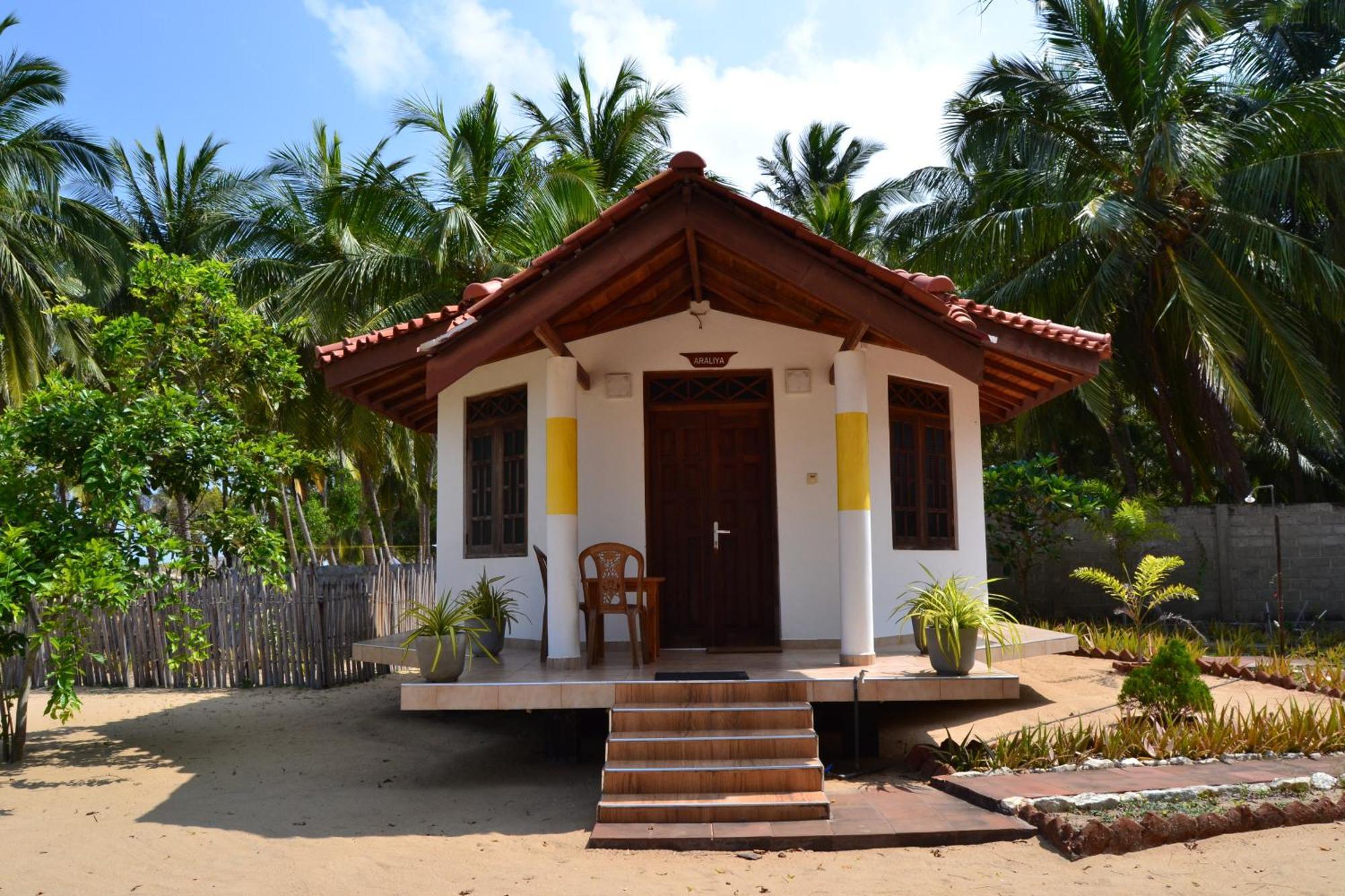 Nirukthie Beach Resort & Restaurant Kalpitiya Bagian luar foto
