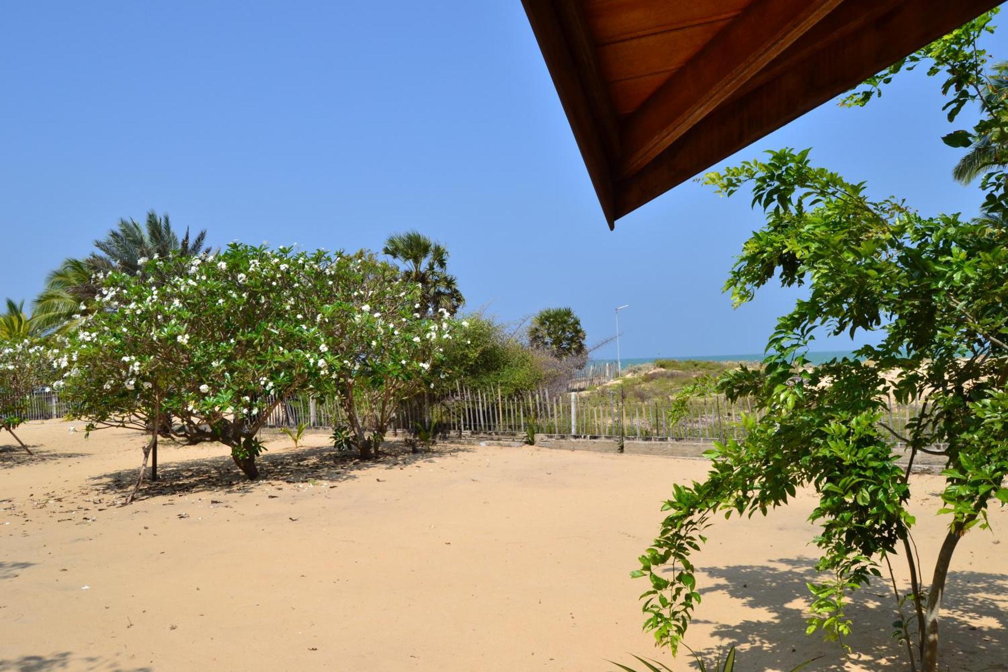 Nirukthie Beach Resort & Restaurant Kalpitiya Bagian luar foto