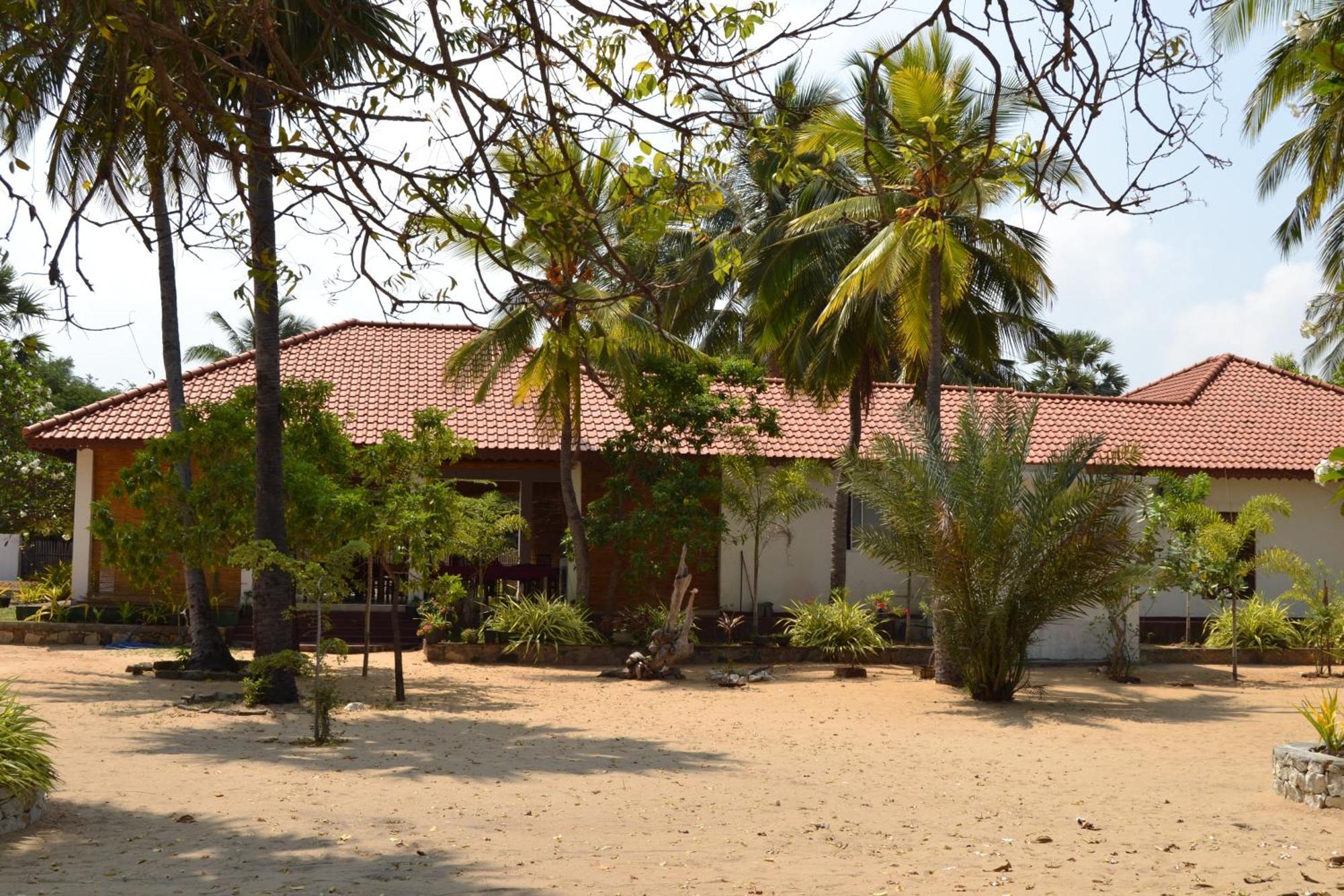 Nirukthie Beach Resort & Restaurant Kalpitiya Bagian luar foto