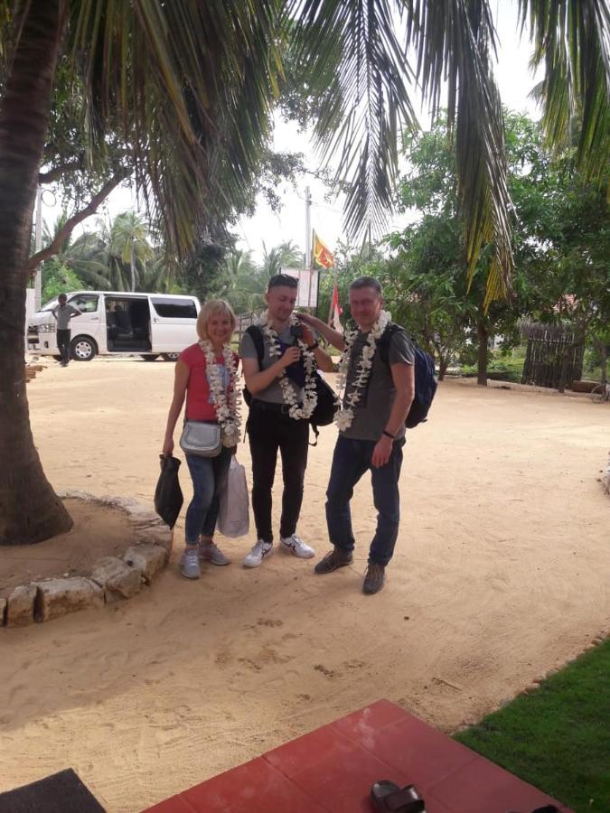 Nirukthie Beach Resort & Restaurant Kalpitiya Bagian luar foto